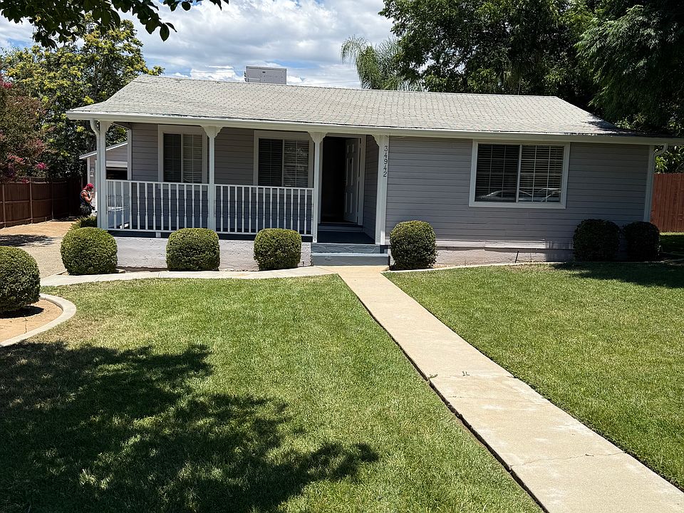 1st image of 34942 Beech Ave
