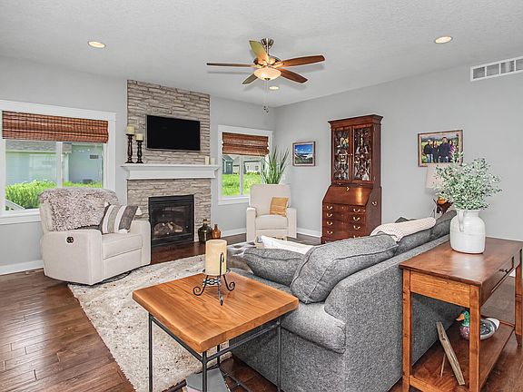 2nd image of 1408 Ledges Dr