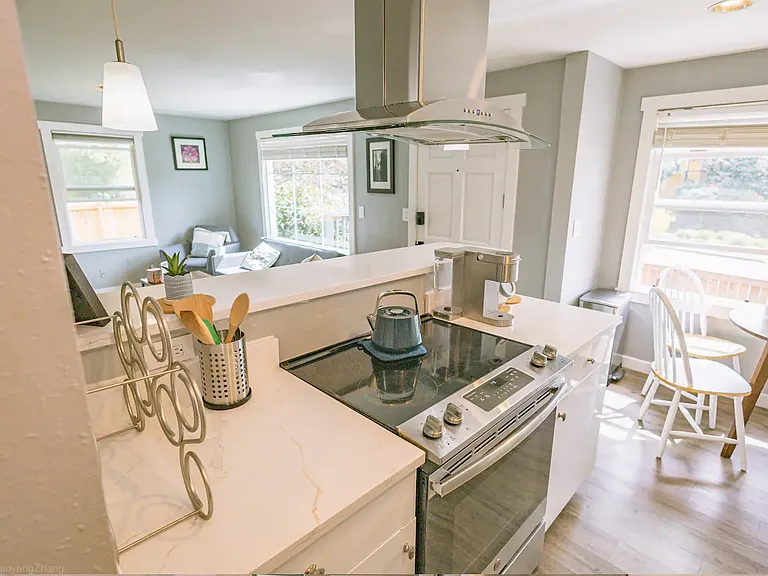 3018 E Denny Way — Photo 8