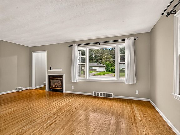 4th image of 508 Roosevelt Rd