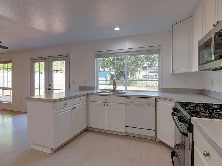 10028 NE 139th St — Photo 9