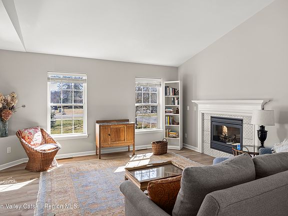 2nd image of 4524 Burnett Street