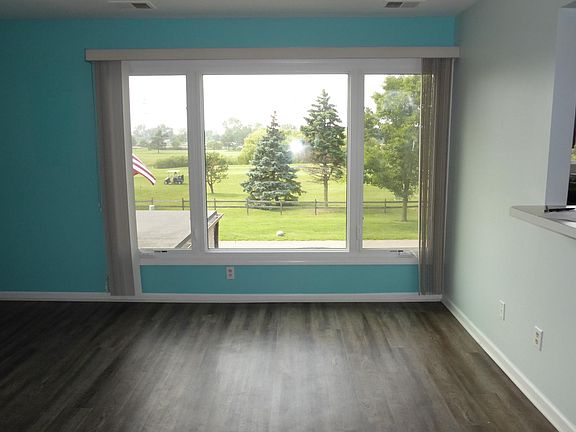 3rd image of 1024 Country Club Dr