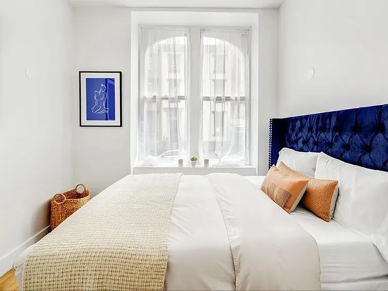 223 W 10th St #B — Photo 4