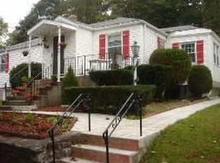 26 Fairlawn Dr, Worcester, MA 01602