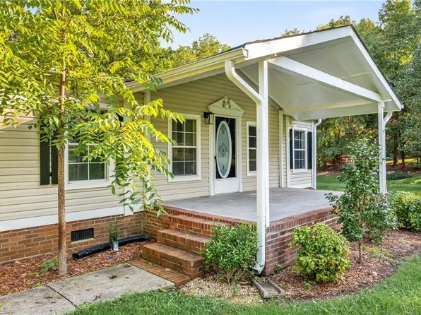 8640 Center Grove Church Rd, Clemmons, NC 27012