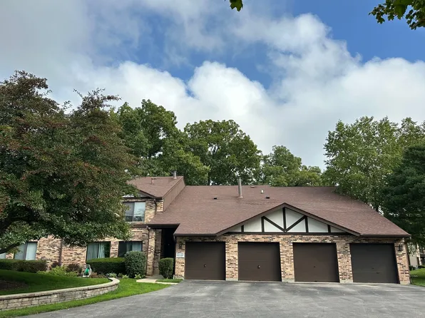 6265 Trinity Dr #2-C, Lisle, IL 60532