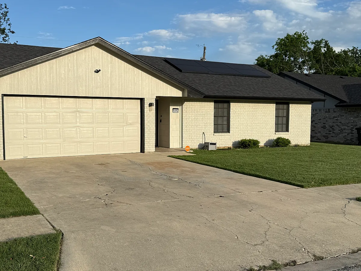 Building Photo - 1412 Amber Rd
