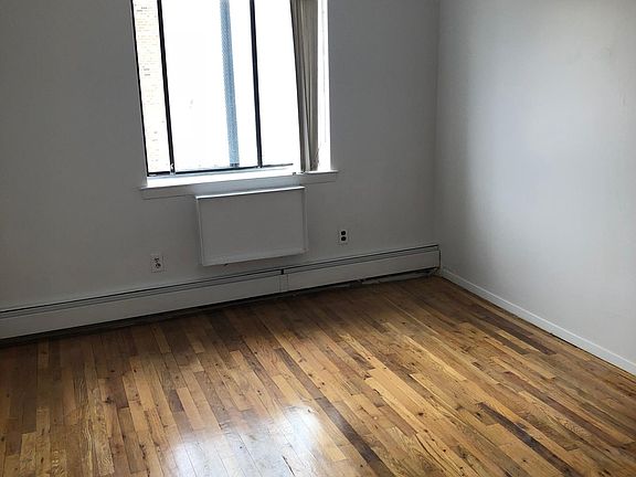 4th image of 4623 161st St APT 3FL