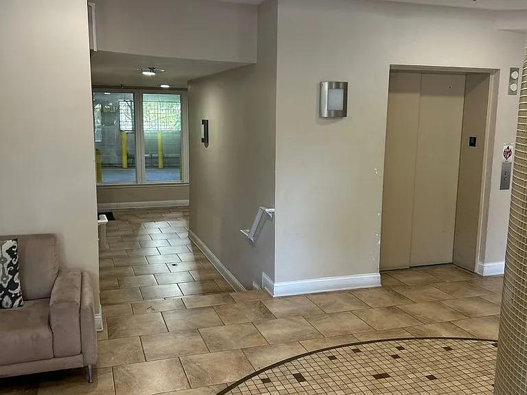 1000 E Woodlawn Rd #416 — Photo 4