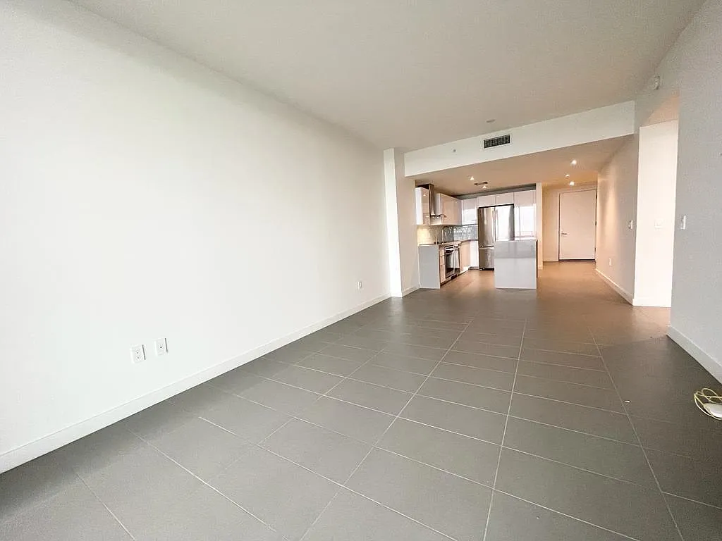 1 bed, 910 sqft, $3,350 — Photo 2
