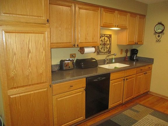 5th image of 565 Leahy Cir