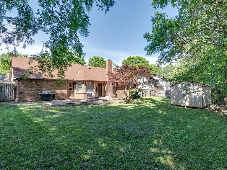 841 Cloverleaf Dr — Photo 16