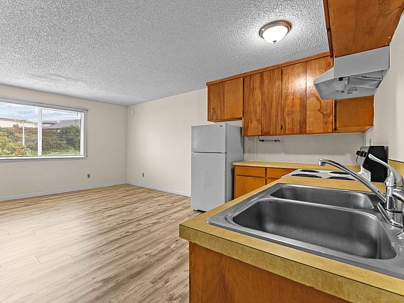 5th image of 619 Chetco Ave #6