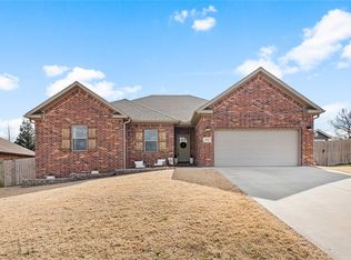 1211 Colonel McNeil Dr, Prairie Grove, AR 72753
