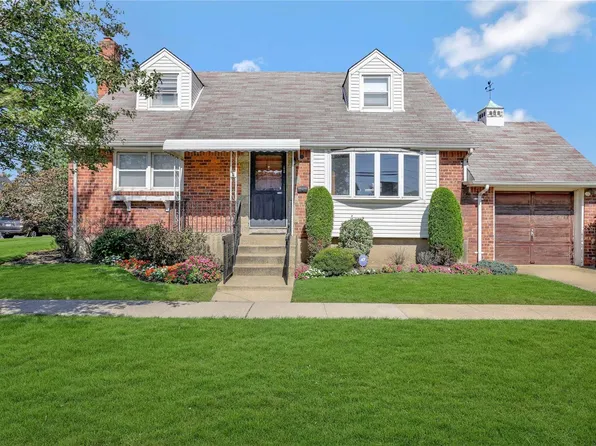 1046 Bowling Green Drive, Westbury, NY 11590