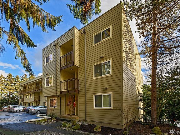2nd image of 5832 NE 75th St Unit E203