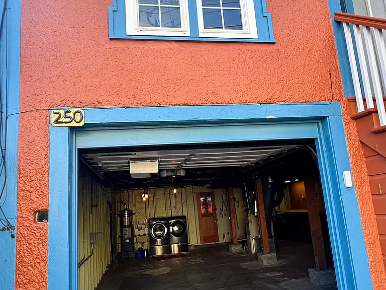 250 Moultrie St — Photo 17