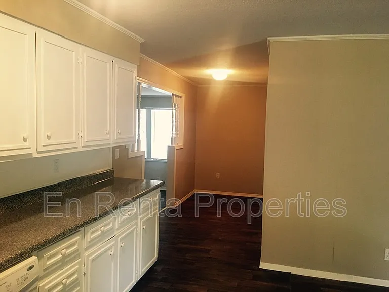 1414 Lackland St — Photo 8
