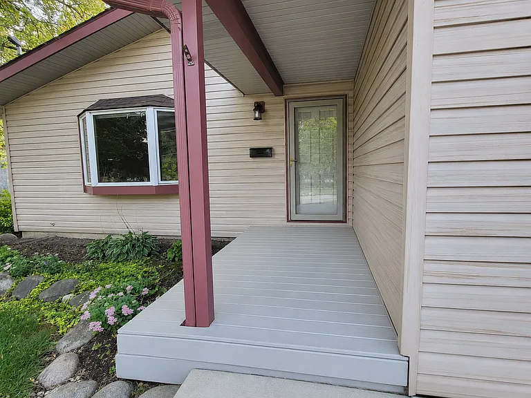 127 Forest Ave — Photo 2