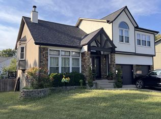 12500 S Shannan Cir, Olathe, KS 66062