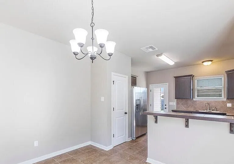 102 Sabine Dr — Photo 6