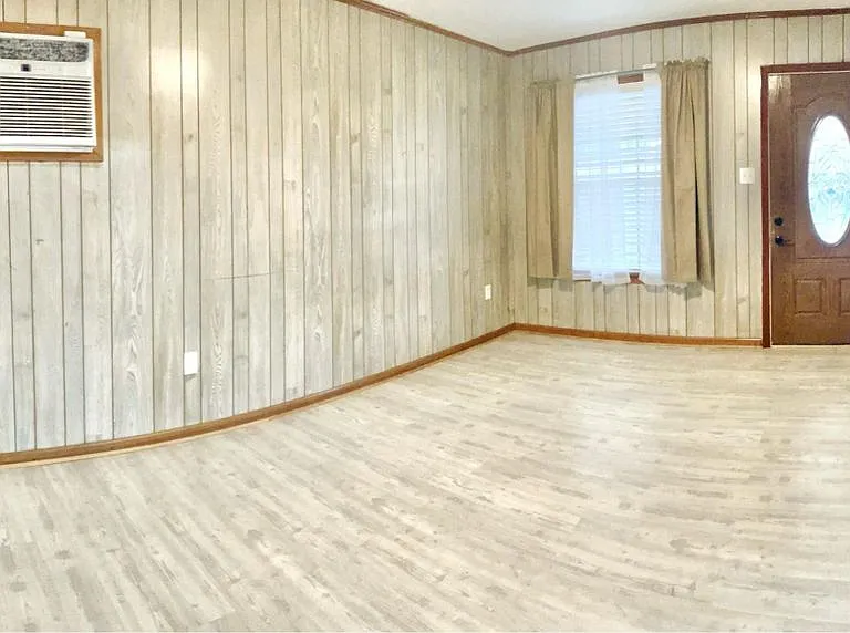 23515 Marshall St — Photo 3