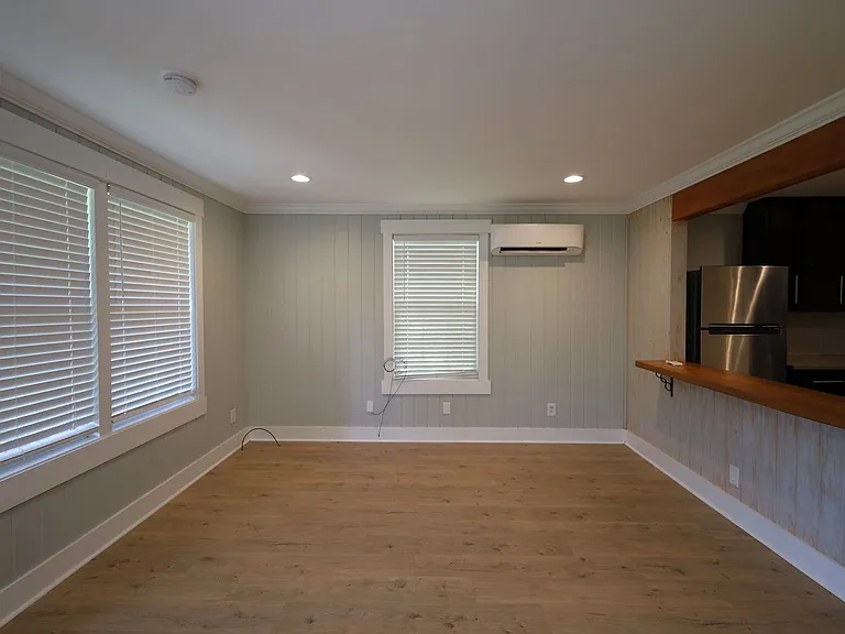 308 E Jane St — Photo 12