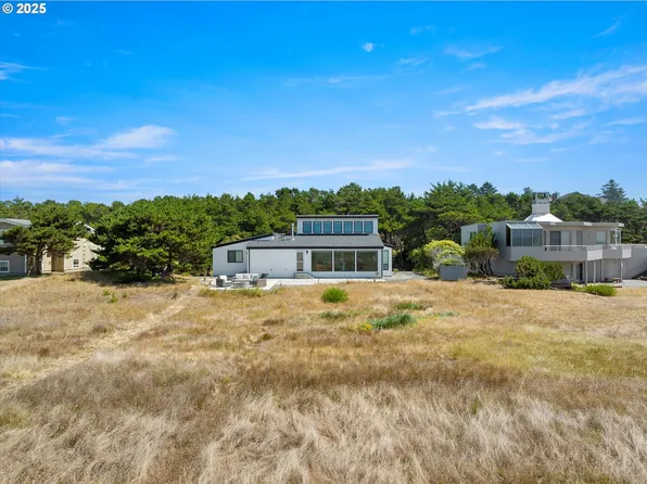 89026 Ocean Dr, Warrenton, OR 97146