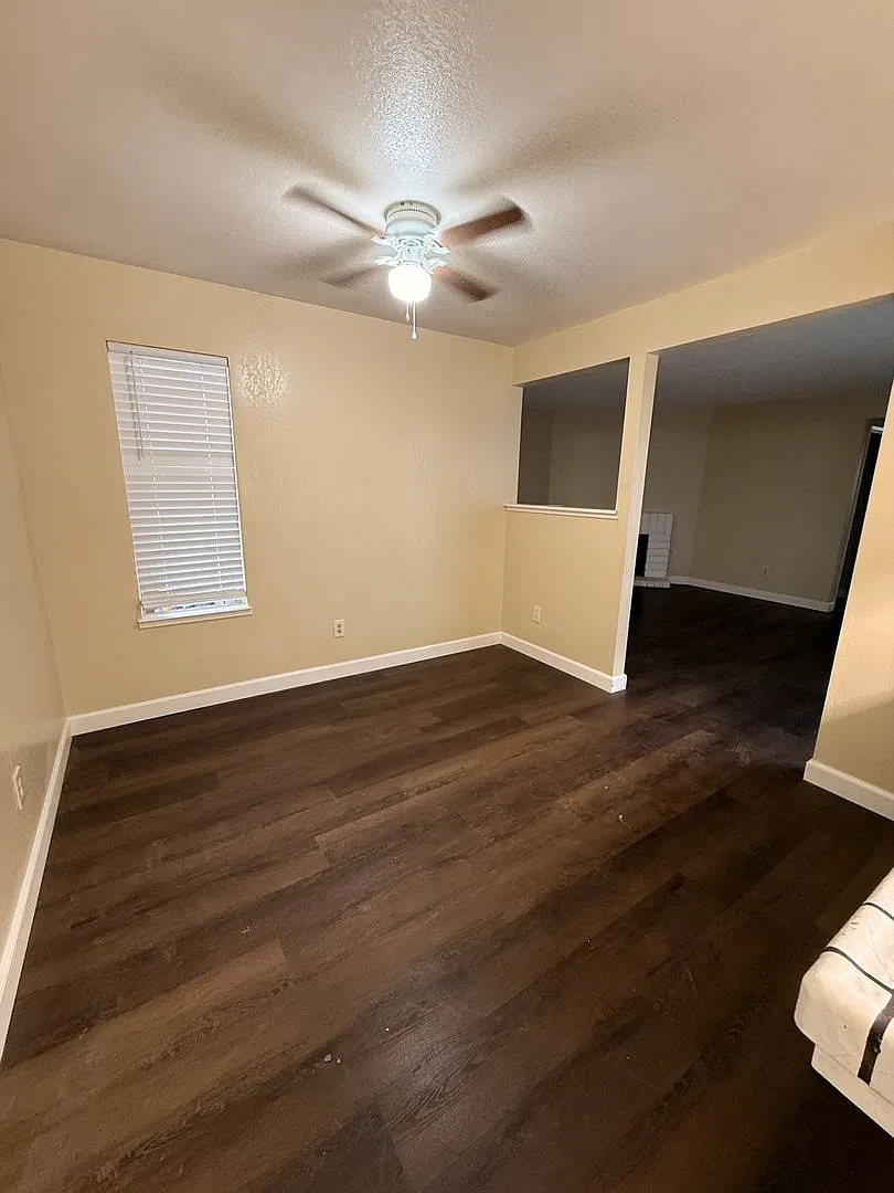 Charming 23BR/2BA Duplex — Photo 4