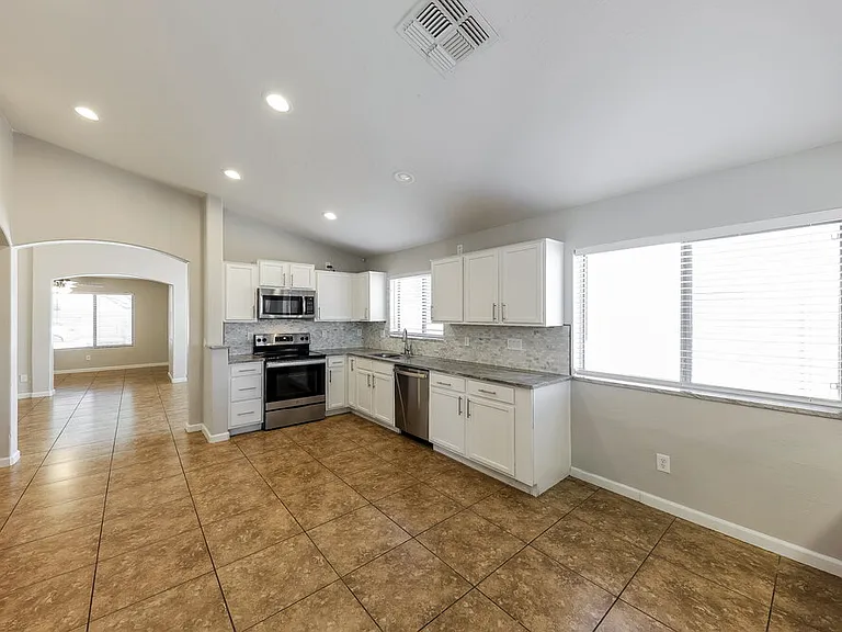 8133 W Hess Ave — Photo 5