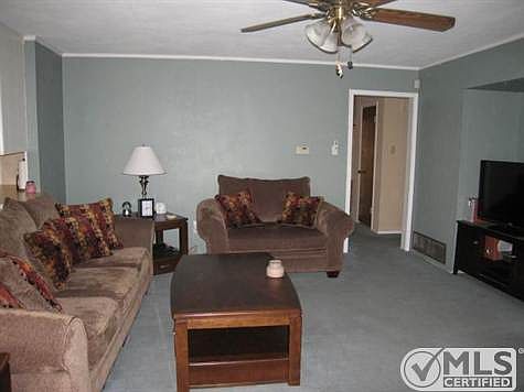 3rd image of 2004 Alamo Dr