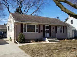 468 S Commonwealth Ave, Elgin, IL 60123