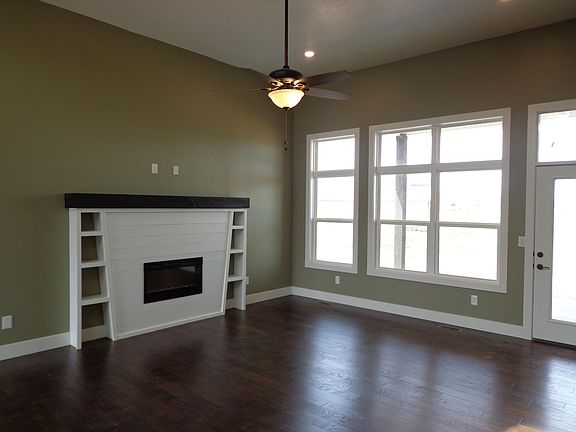 4th image of 625 N Eagle Park Cir