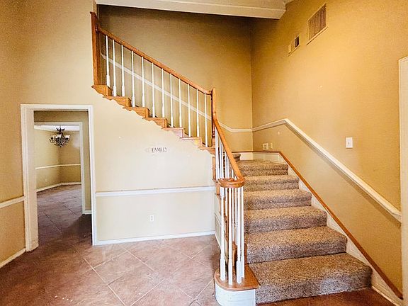 3rd image of 2121 Longhorn Dr