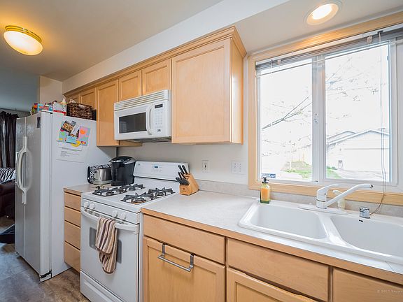 3rd image of 4406 148th St NE
