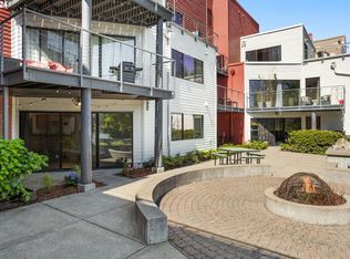 720 NW Naito Pkwy APT D11, Portland, OR