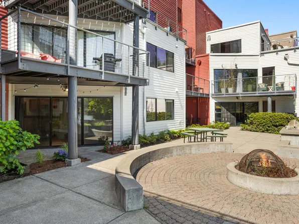 720 NW Naito Pkwy APT D11, Portland, OR 97209