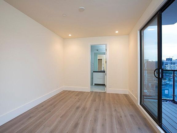 3rd image of 461 Hayes St