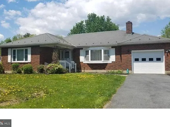 236 W Moorestown Rd, Wind Gap, PA 18091