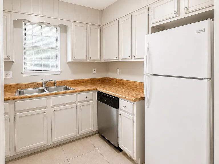 8130 Stonebrook Dr — Photo 3