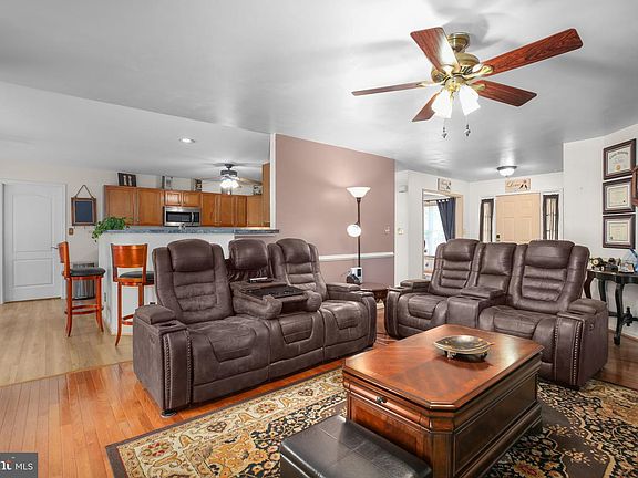 5th image of 11011 Naples Ct