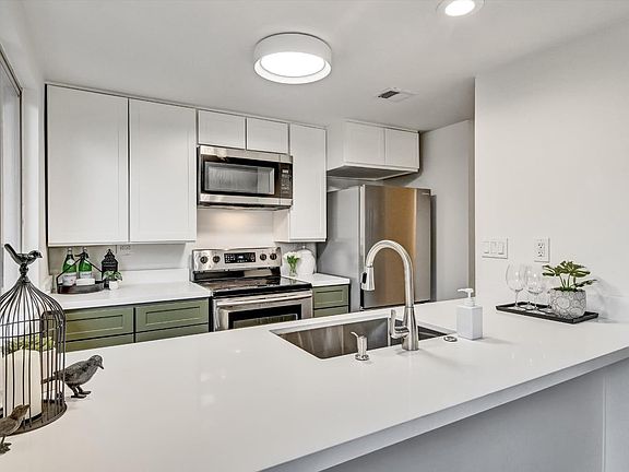 5th image of 106 Albion Court