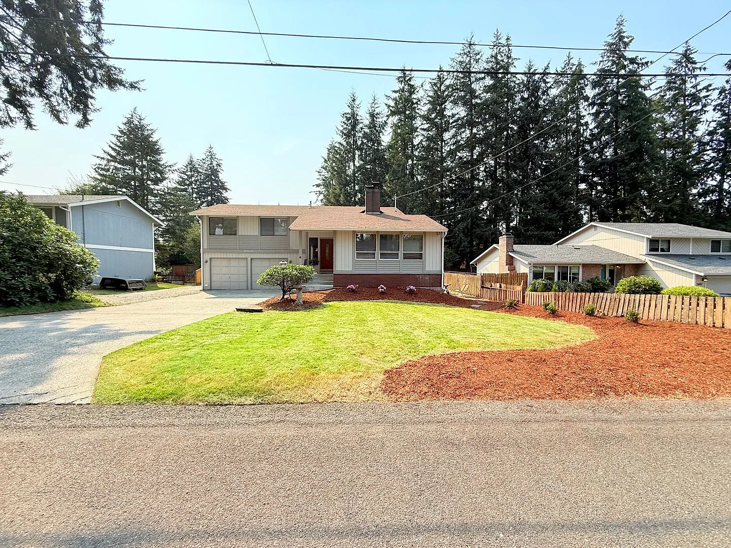 Home in desirable University Place area. — Photo 2