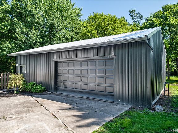 3rd image of 308 N Seymour Rd