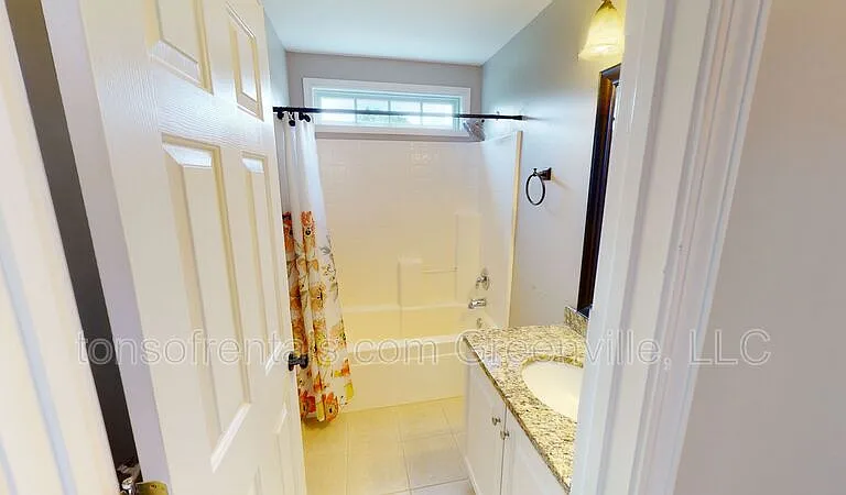 210 Grimes Dr — Photo 10