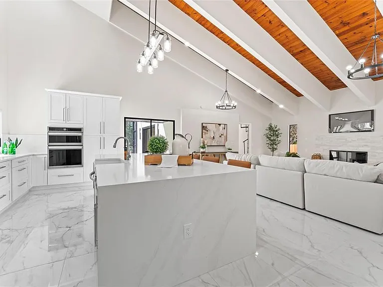 4520 Pine Hollow Dr — Photo 7