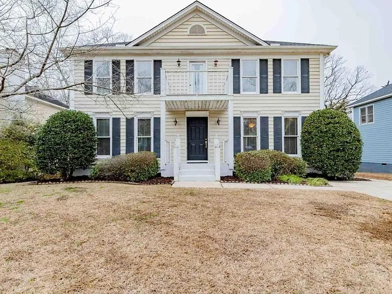 242 Torrington Rd — Photo 1