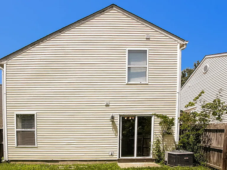 4487 Connaught East Dr — Photo 17
