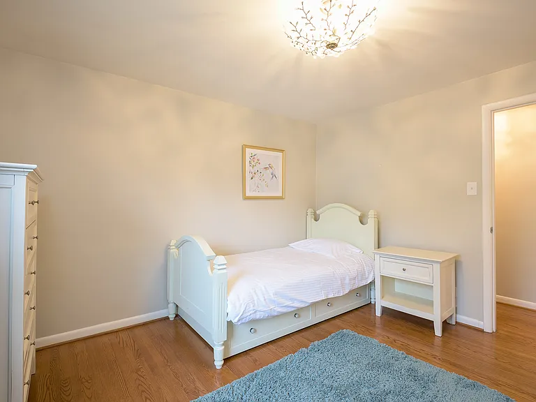 407 Russell Rd — Photo 35